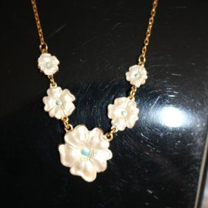 Vintage Beautiful Jools Floral Necklace 5 Flowers New Old Stock